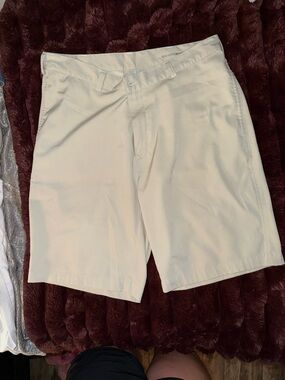 Ping Cream Flat-Front Men’s Shorts